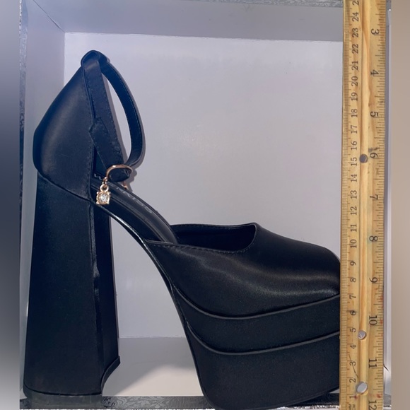 Platform Heels - Picture 4 of 7